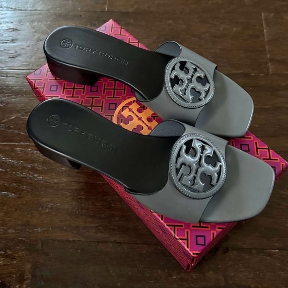 Tory Burch-Bombe Miller leather sandal 7.5-brand new-light blue/navy-Retail $300 - Picture 5 of 15
